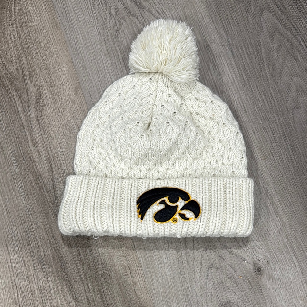 NEW ERA IOWA HAWKEYES WHITE CHUNKY CUFF POM WOMENS KNIT HAT